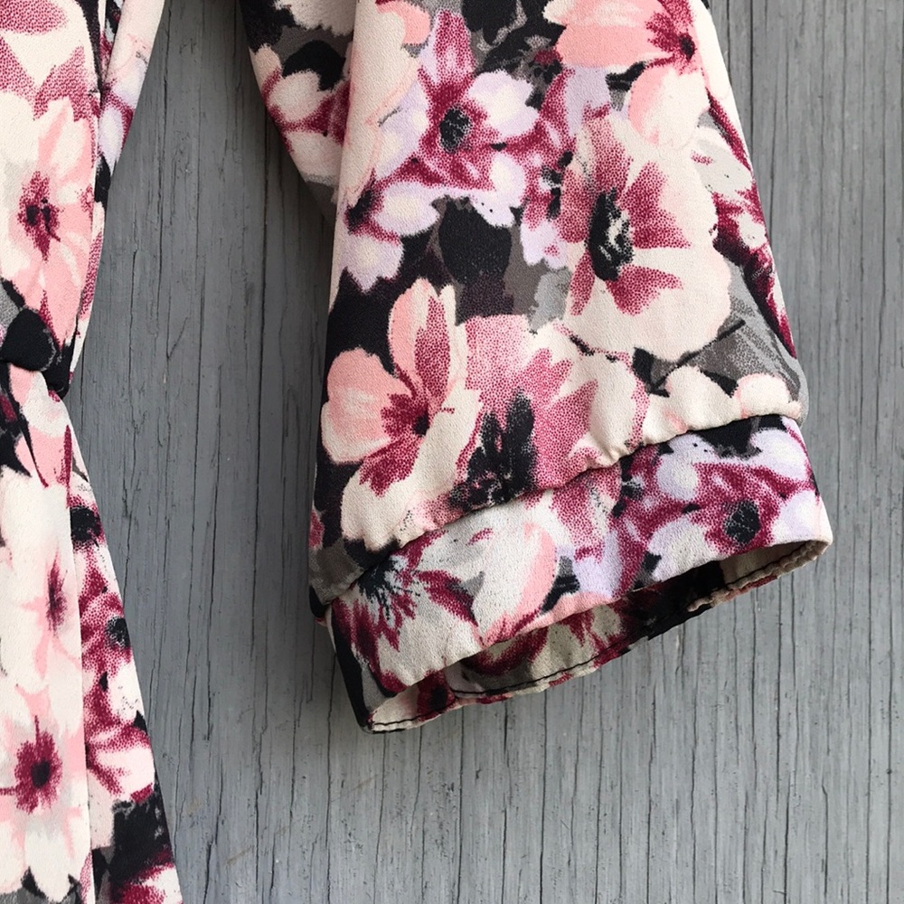 $7 MOVING SALE! Xhiliration flower dress - Picture 3 of 6